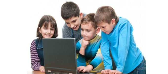 Niños e internet- Uniformes Uniformas